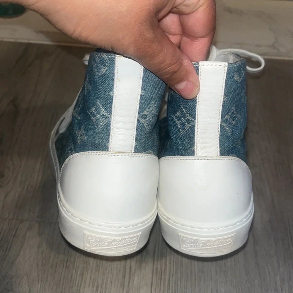 Like new LOUIS VUITTON LV Monogram Sneakers